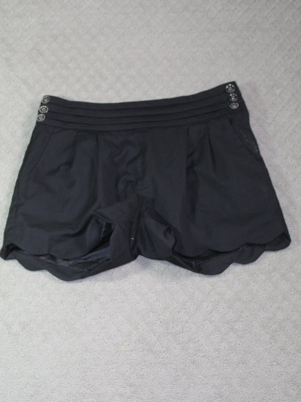 C Luce Size L Black Pleated Waist Fully Lined Scalloped Hem 3" Shorts